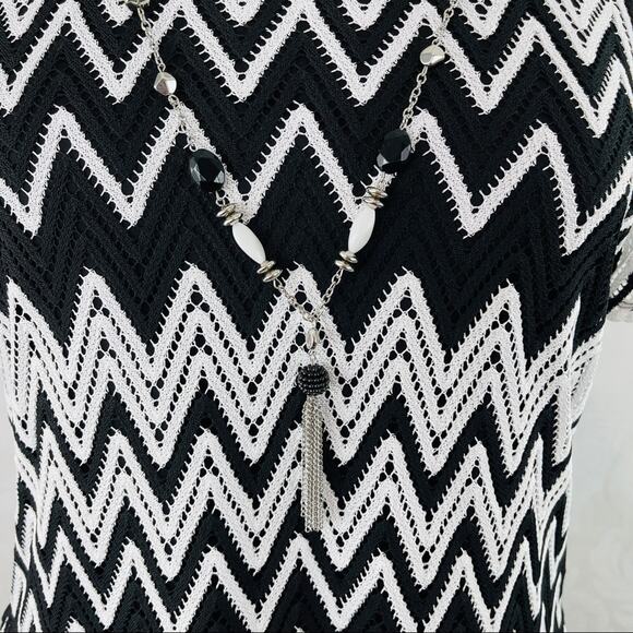 Alfred Dunner Black and White Chevron Blouse Necklace Lace overlay NWT, MEDIUM - Picture 3 of 11